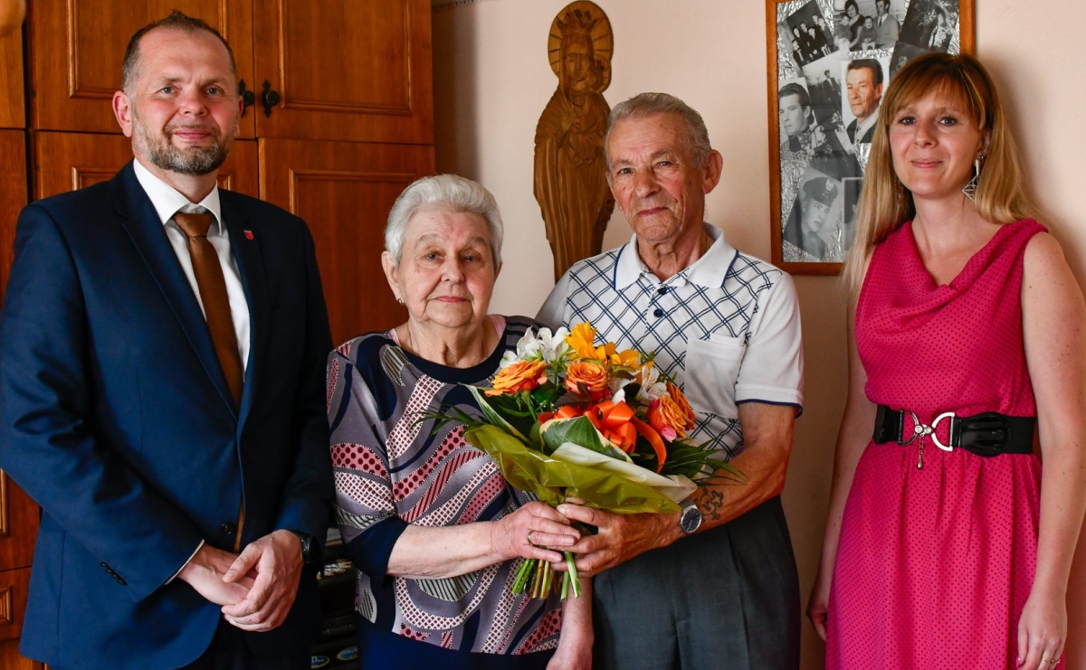 Piękna uroczystość 60. rocznicy ślubu w Krzanowicach - Serwis informacyjny z Raciborza - naszraciborz.pl