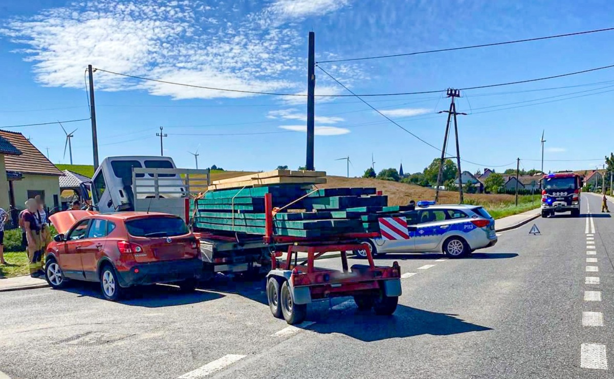 Zdarzenie drogowe na skrzyżowaniu ulic Osiedleńcza i Słoneczna w Pawłowie - Serwis informacyjny z Raciborza - naszraciborz.pl