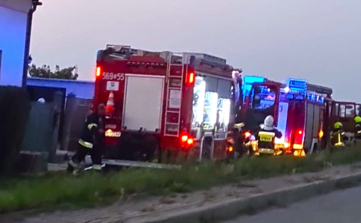 Przewiercił przewód i spowodował zwarcie. Interweniowali strażacy - Serwis informacyjny z Raciborza - naszraciborz.pl