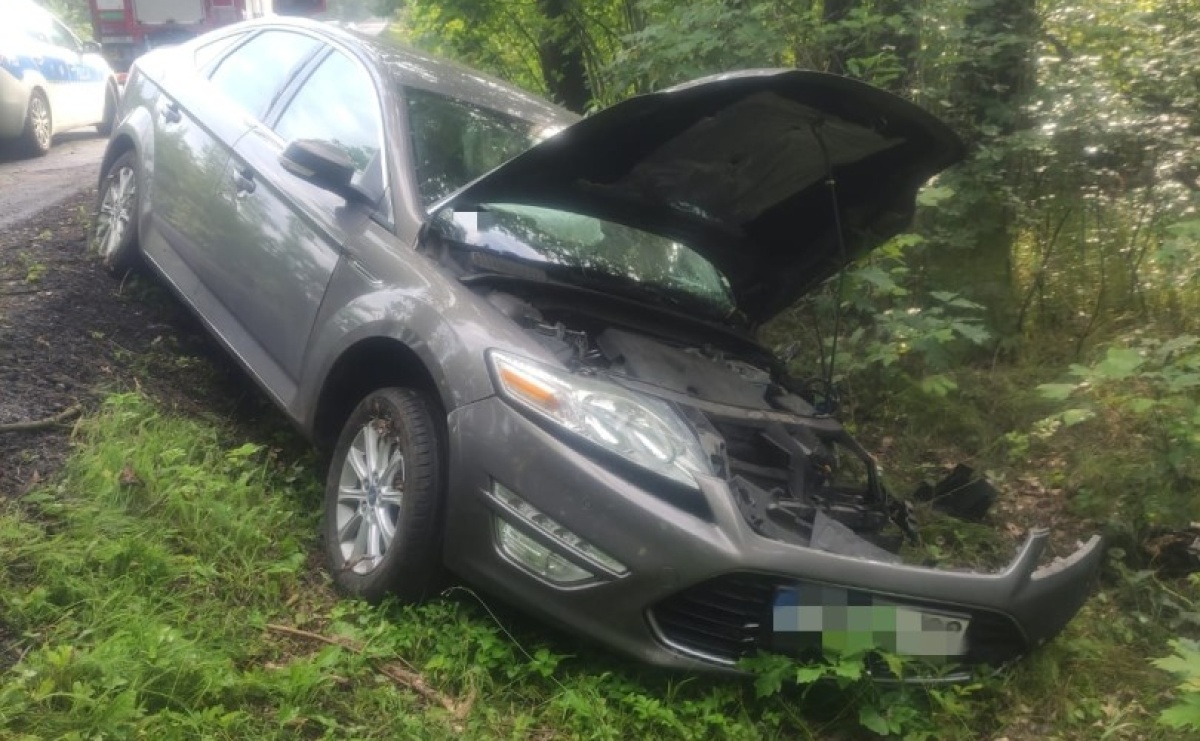 Zasnął za kierownicą i wjechał do rowu - Serwis informacyjny z Raciborza - naszraciborz.pl