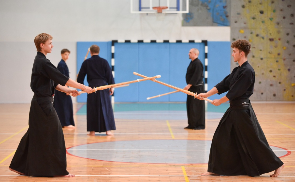 Powiatowe Centrum Sportu w Raciborzu zaprasza na wakacyjne spotkania z japońską szermierką – IAIDO/JODO - Serwis informacyjny z Raciborza - naszraciborz.pl