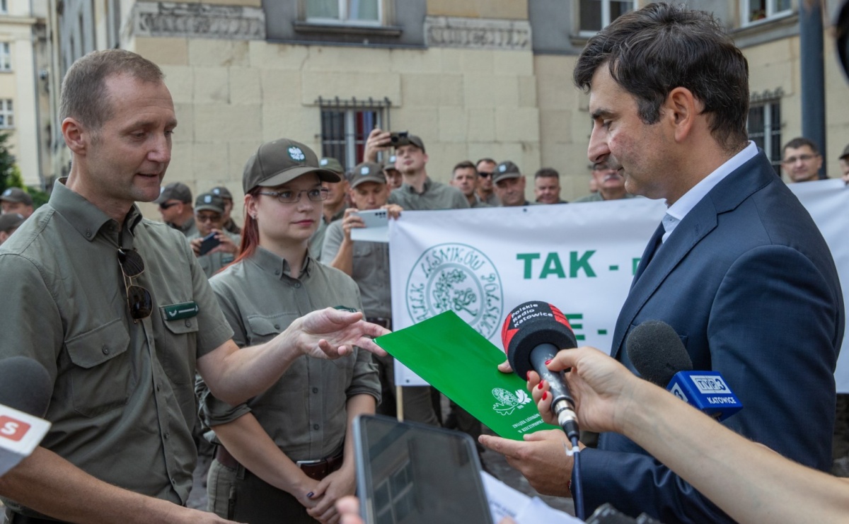 Wojewoda Śląski Marek Wójcik spotkał się z protestującymi leśnikami i ekologami - Serwis informacyjny z Raciborza - naszraciborz.pl