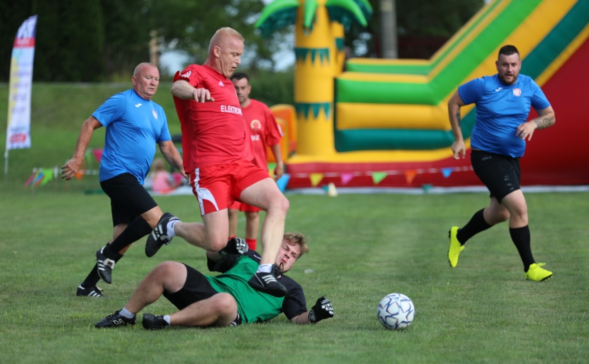 Piłkarskie pokoleniowe boje w Bojanowie [FOTO i WIDEO] - Serwis informacyjny z Raciborza - naszraciborz.pl
