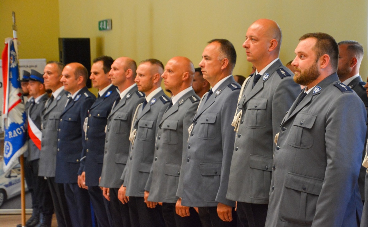Raciborska policja świętuje w Pietrowicach Wielkich. Wręczono awanse i odznaczenia [FOTO i WIDEO] - Serwis informacyjny z Raciborza - naszraciborz.pl