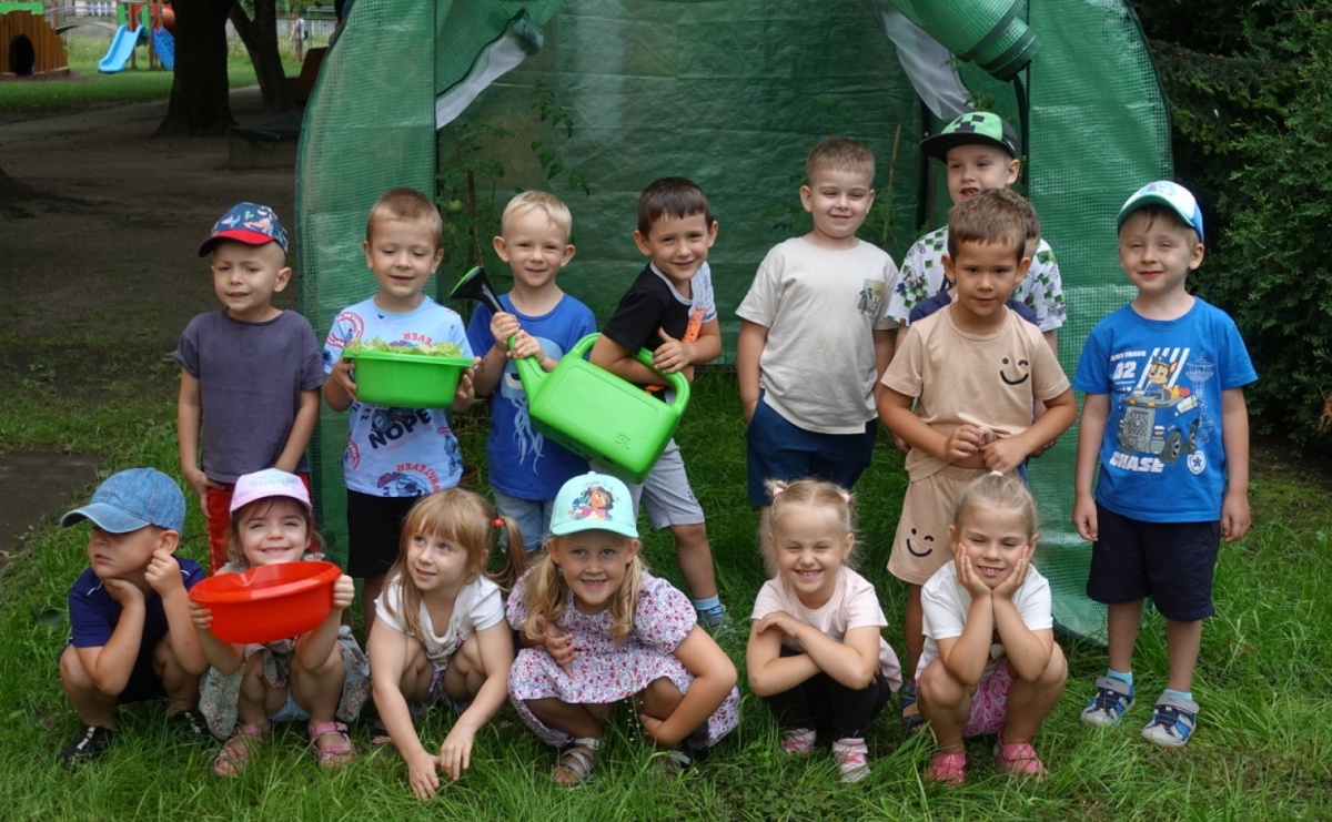 Mali ogrodnicy dbają o swoje warzywniki i delektują się pierwszymi zbiorami - Serwis informacyjny z Raciborza - naszraciborz.pl