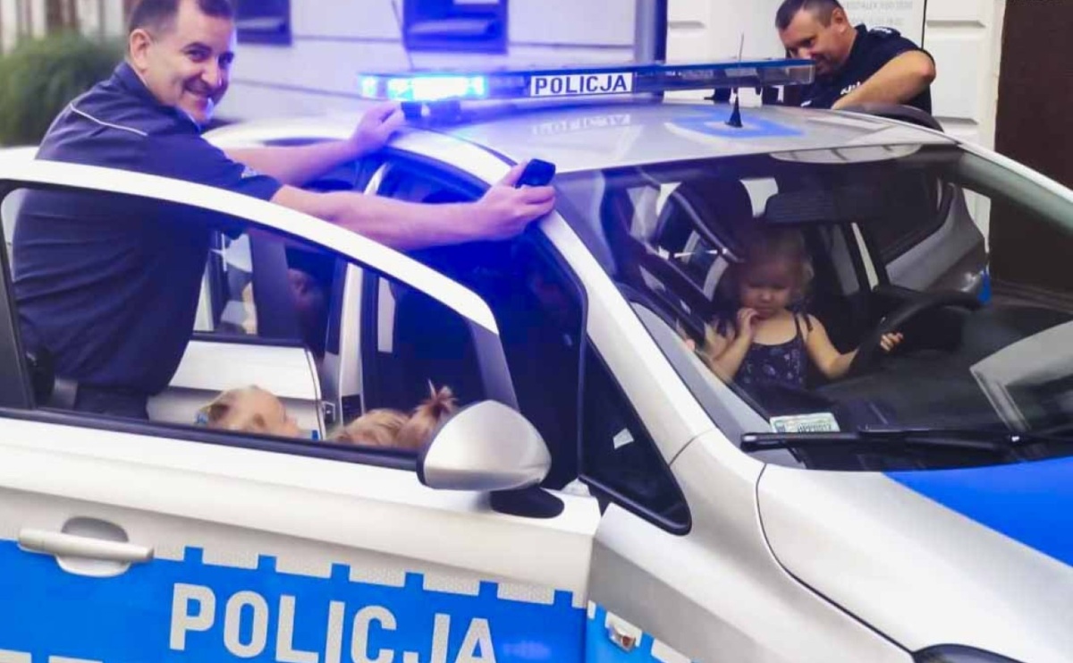 Policjanci z wizytą w żłobku  - Serwis informacyjny z Raciborza - naszraciborz.pl