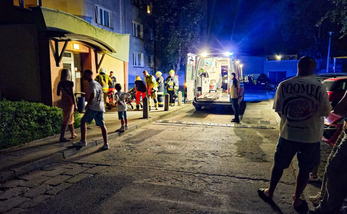 Strażacka akcja na Pomnikowej. Mężczyzna uwięziony w windzie - Serwis informacyjny z Raciborza - naszraciborz.pl