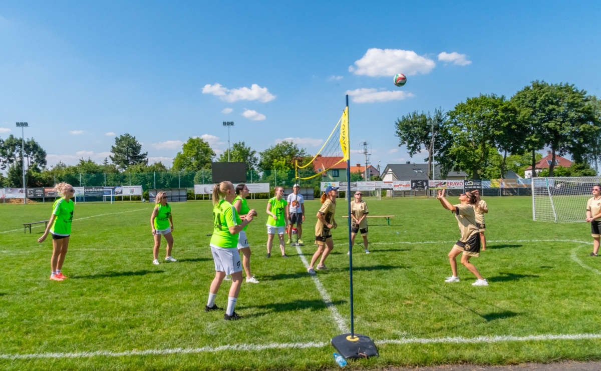 Mamusie zagrały w siatkówkę o Puchar Sołtysa Tworkowa - Serwis informacyjny z Raciborza - naszraciborz.pl