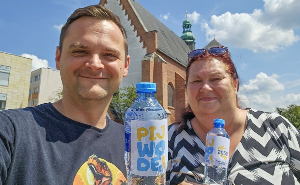 Polska 2050 Szymona Hołowni radzi raciborzanom: pijcie wodę! - Serwis informacyjny z Raciborza - naszraciborz.pl