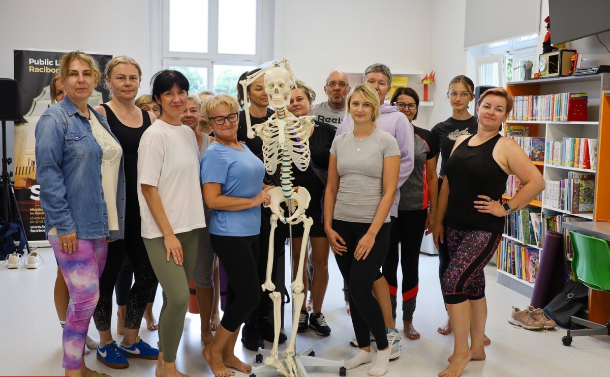 Jak dbać o kręgosłup – za nami kolejne warsztaty jogi w Bibliotece - Serwis informacyjny z Raciborza - naszraciborz.pl
