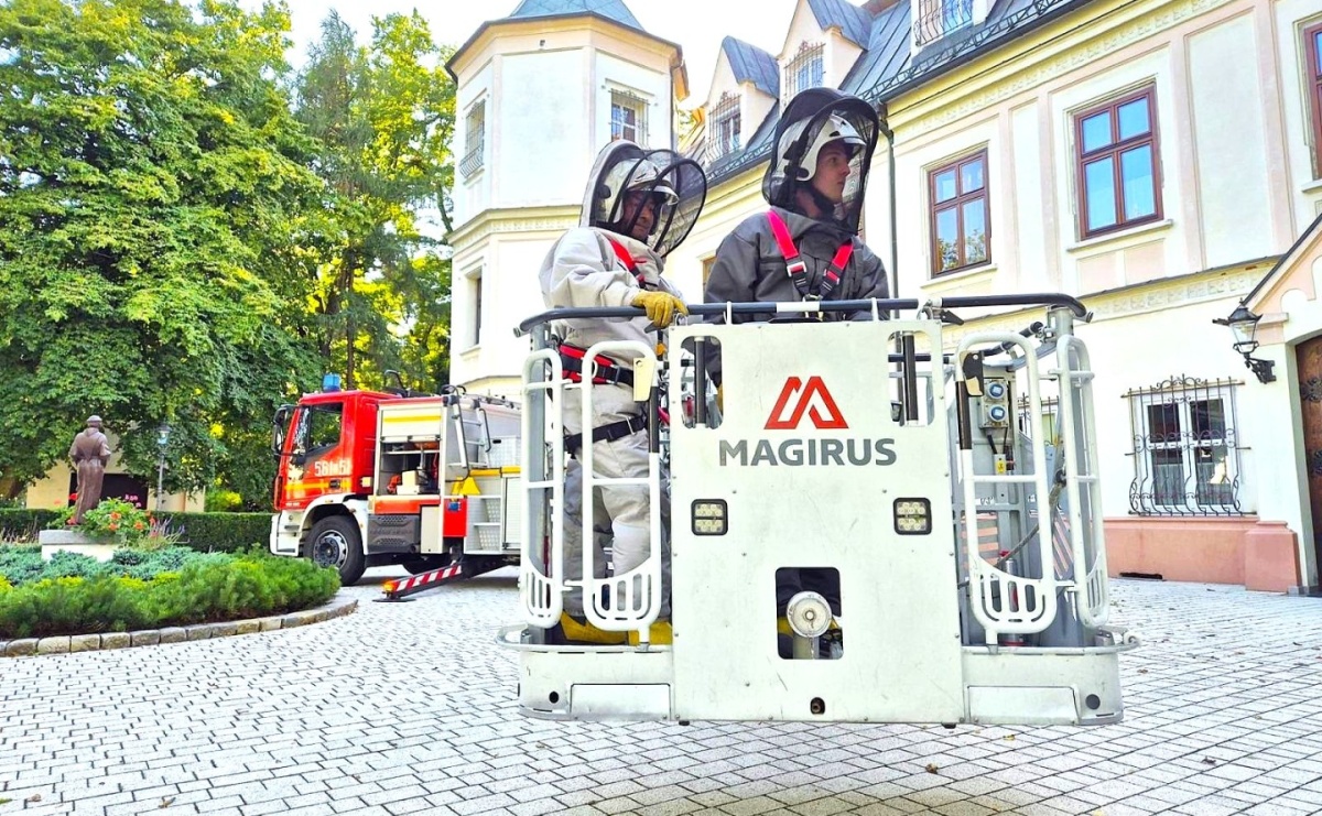 Raport 998. Konary, owady, przewrócone ogrodzenie. Niedziela strażaków [FOTO] - Serwis informacyjny z Raciborza - naszraciborz.pl