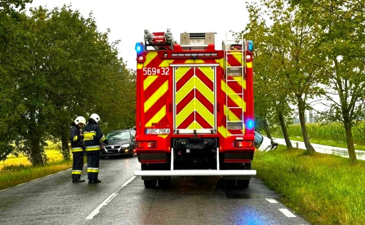 Citroen, ford i volkswagen zderzyły się na Gliwickiej. Kierująca passatem trafiła do szpitala [FOTO] - Serwis informacyjny z Raciborza - naszraciborz.pl
