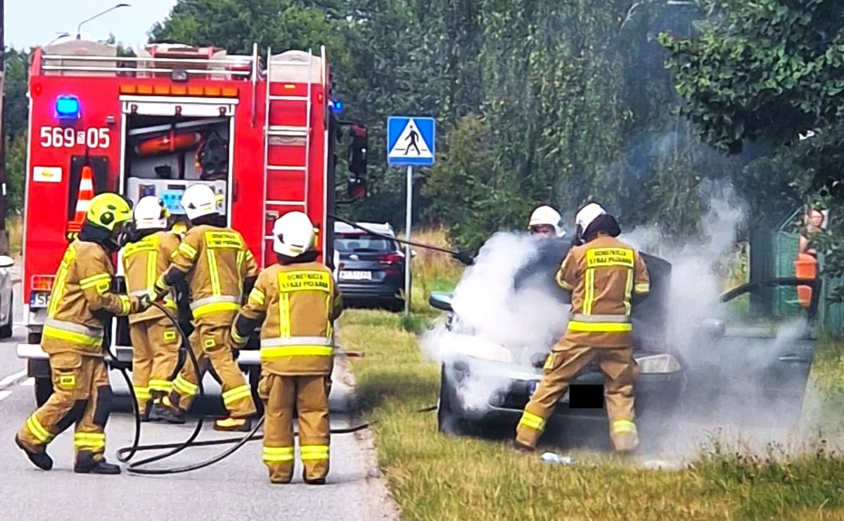 Pożar samochodu w Siedliskach - Serwis informacyjny z Raciborza - naszraciborz.pl