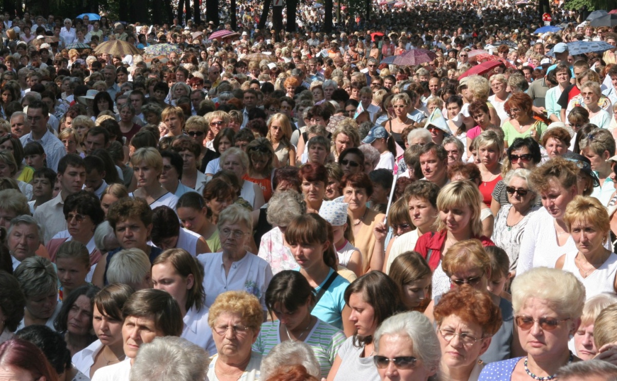 Pielgrzymka kobiet i dziewcząt do Piekar Śląskich - Serwis informacyjny z Raciborza - naszraciborz.pl
