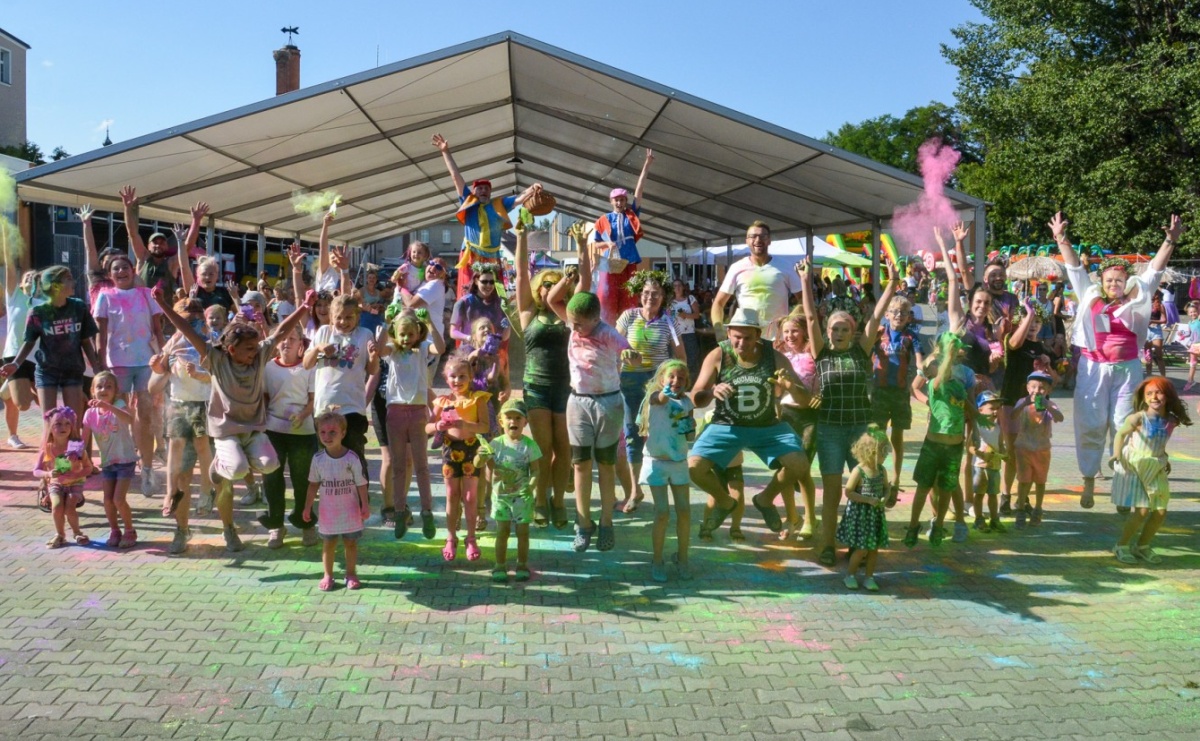 Eksplozja Kolorów w Pietrowicach Wielkich: muzyka, taniec i radość bez granic - Serwis informacyjny z Raciborza - naszraciborz.pl