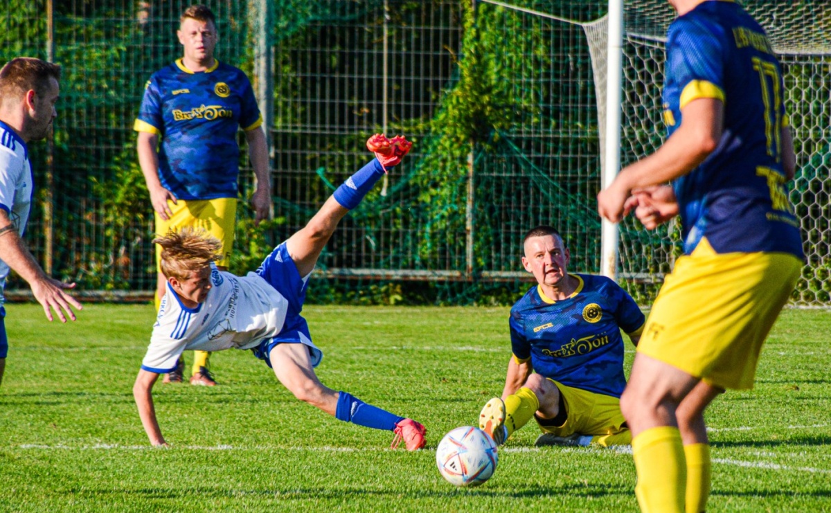 Sąsiedzkie derby: Markowice uległy Raszczycom - Serwis informacyjny z Raciborza - naszraciborz.pl