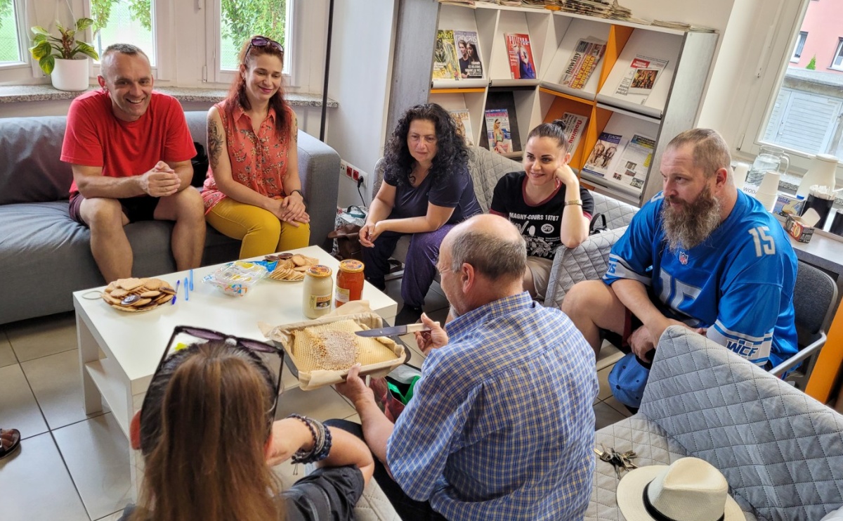 Kafejka językowa - spotkanie z pszczelarzem - Serwis informacyjny z Raciborza - naszraciborz.pl