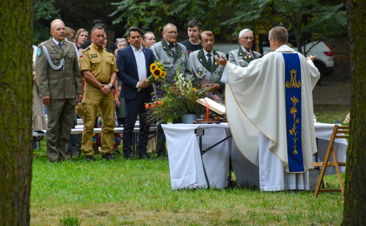 Święto Matki Boskiej Zielnej w Leśnej Scenerii: Msza św. i święcenie kwiatów w Arboretum Bramy Morawskiej - Serwis informacyjny z Raciborza - naszraciborz.pl
