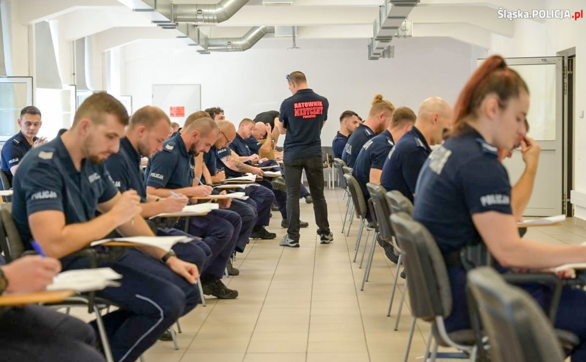 Policjanci ukończyli kurs pierwszej pomocy - Serwis informacyjny z Raciborza - naszraciborz.pl