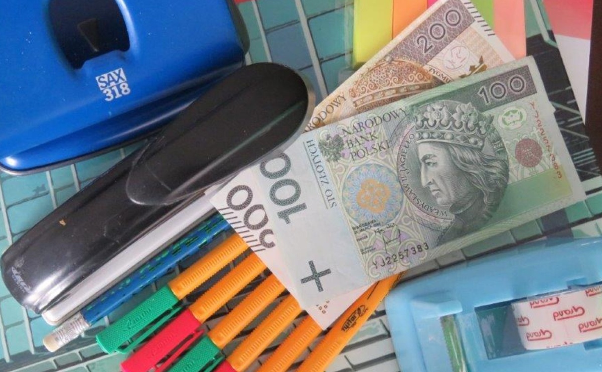 W Śląskim ZUS wypłacił 108 mln zł na wyprawkę szkolną - Serwis informacyjny z Raciborza - naszraciborz.pl