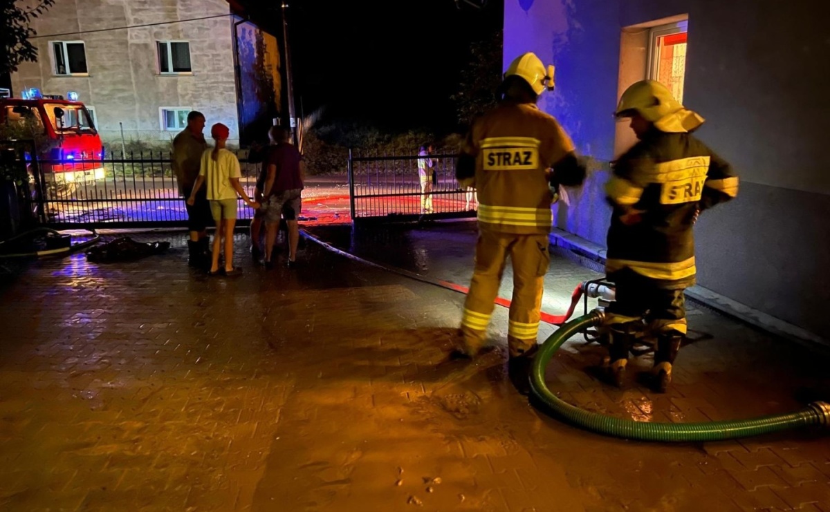 Niedziela pod znakiem sprzątania i pompowania - Serwis informacyjny z Raciborza - naszraciborz.pl