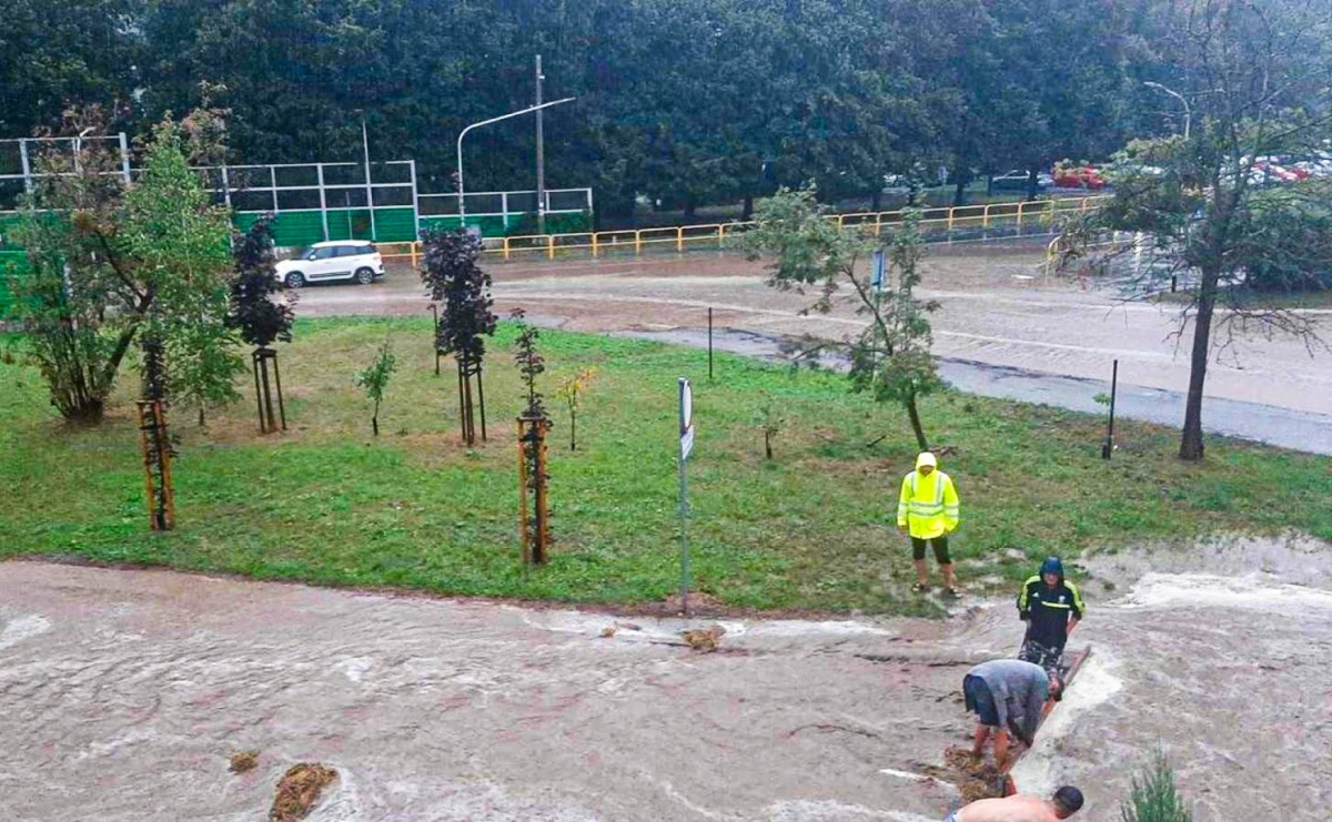 Nawałnice podtapiają Racibórz. Jakie działania podejmuje miasto, aby temu przeciwdziałać? - Serwis informacyjny z Raciborza - naszraciborz.pl