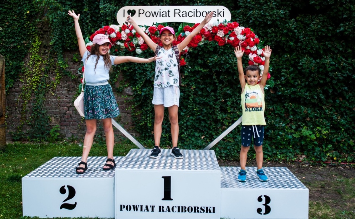 Wielki finał Wakacji w siodle na Zamku Piastowskim. Tłumy na dziedzińcu [FOTO i WIDEO] - Serwis informacyjny z Raciborza - naszraciborz.pl