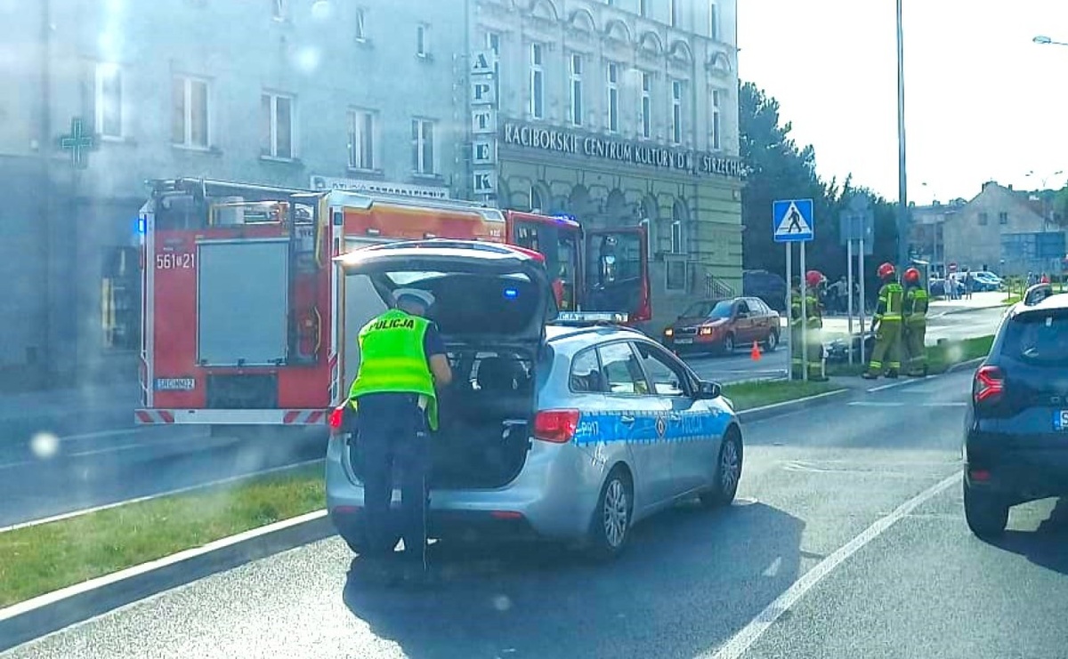 Motocyklista uderzył w latarnię przy Londzina - Serwis informacyjny z Raciborza - naszraciborz.pl