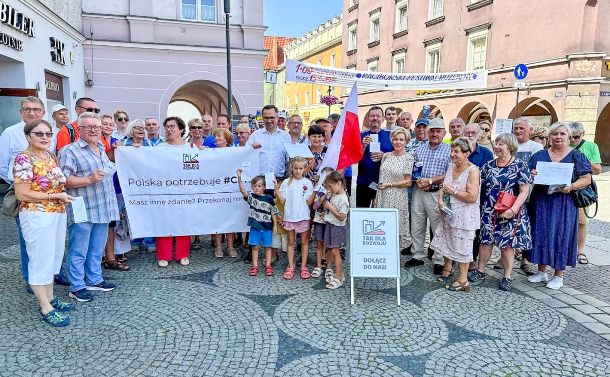 Racibórz: Zbiórka podpisów pod obywatelskim projektem ustawy na rzecz budowy CPK - Serwis informacyjny z Raciborza - naszraciborz.pl