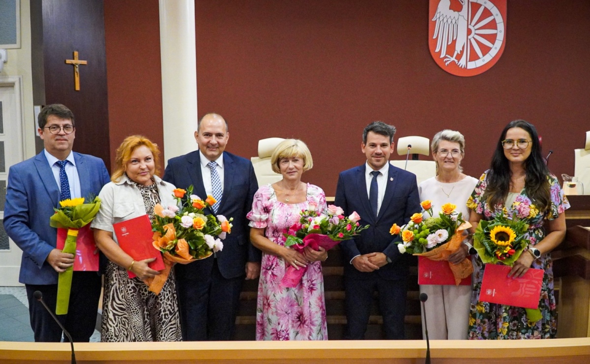 Powierzenie stanowisk dyrektorskich i jubileusze w raciborskiej oświacie - Serwis informacyjny z Raciborza - naszraciborz.pl