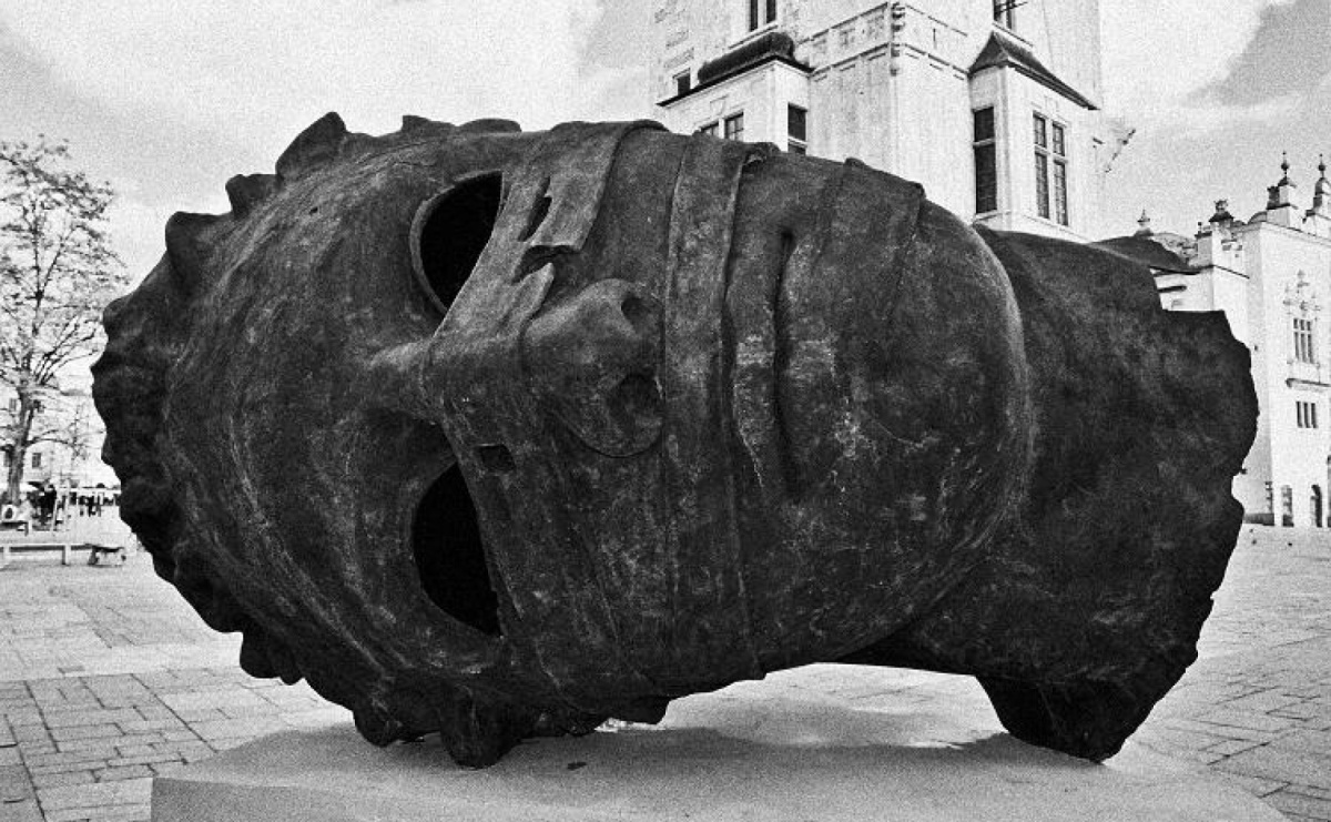 Mitoraj w Krakowie - Biblioteka zaprasza na wernisaż wystawy fotografii i spotkanie z Agnieszką Stabro - Serwis informacyjny z Raciborza - naszraciborz.pl