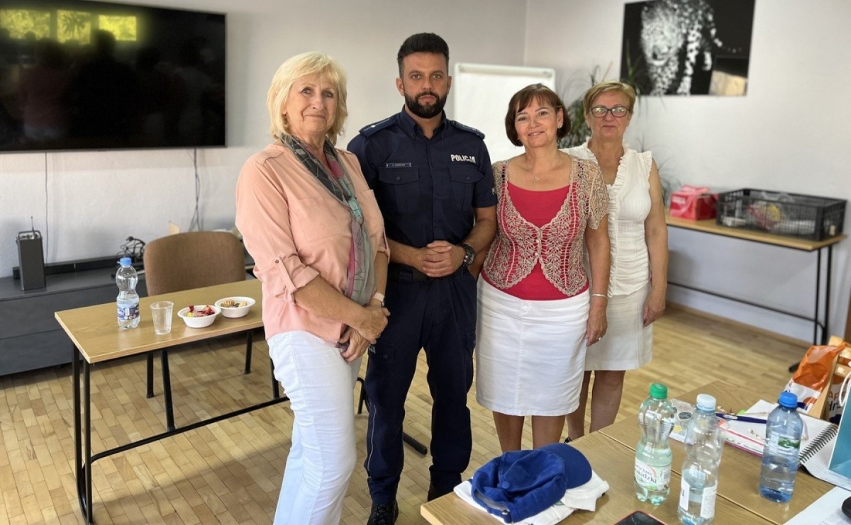 Bezpieczeństwo seniorów w cyberprzestrzeni - Serwis informacyjny z Raciborza - naszraciborz.pl