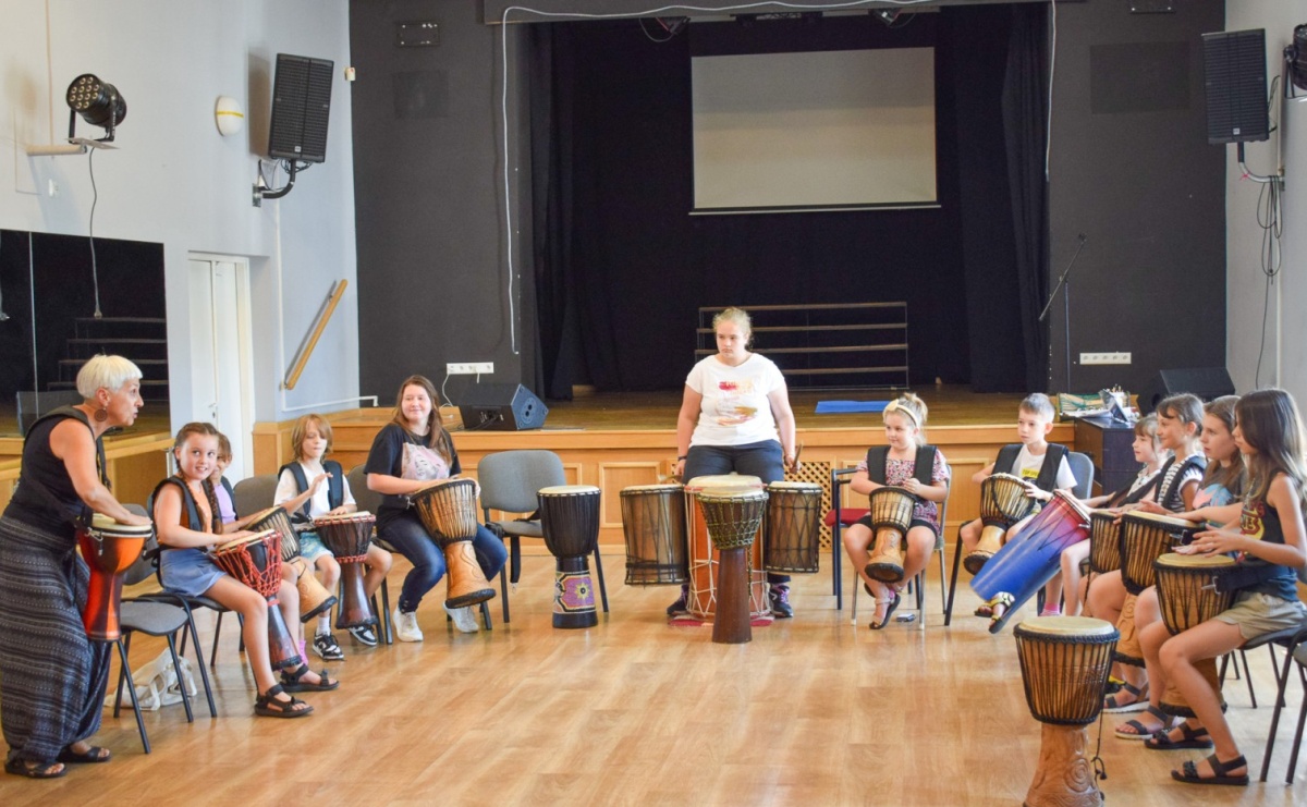 Zakończenie trzydniowych warsztatów bębniarskich w ramach akcji Wakacje w Powiecie - Serwis informacyjny z Raciborza - naszraciborz.pl