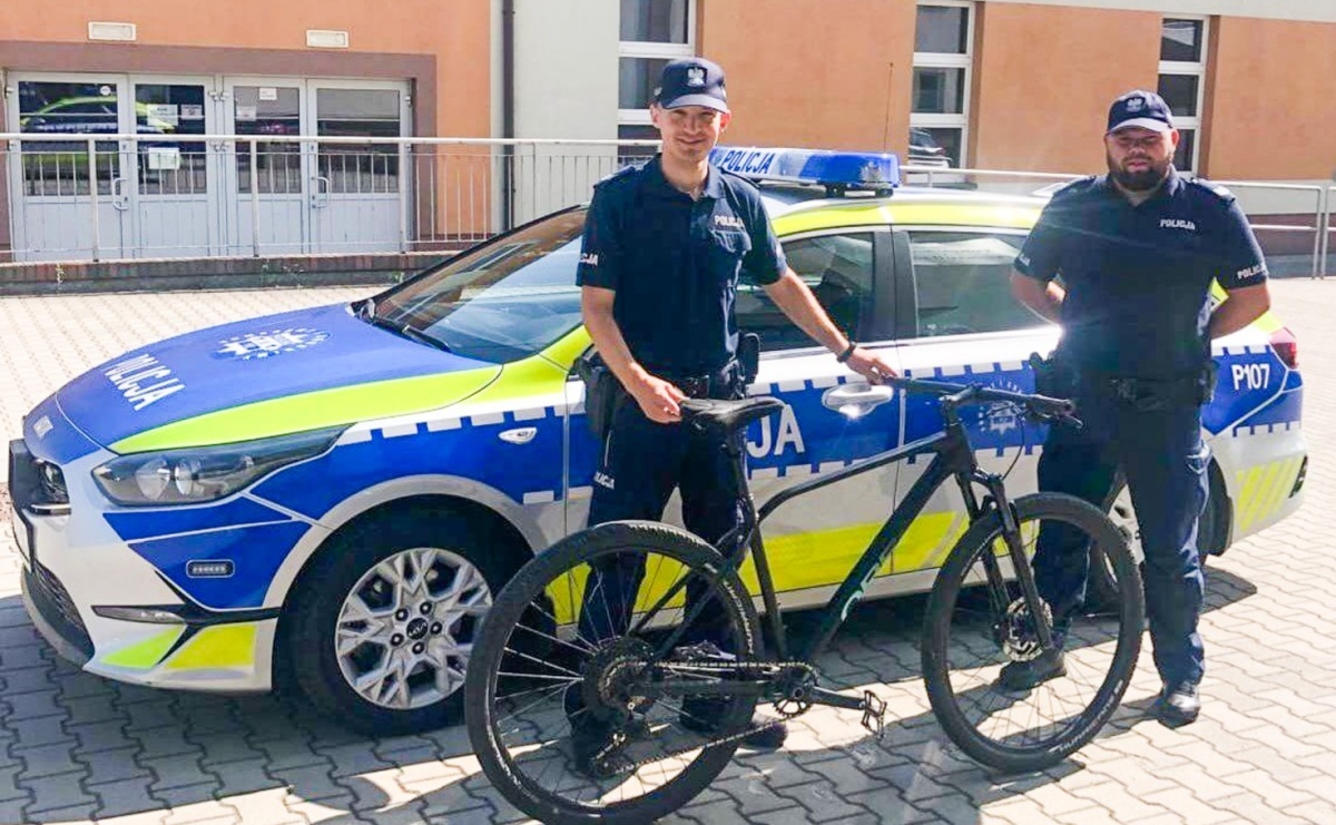 Współpraca kluczem do sukcesu: Policjanci z Kietrza i Pietrowic Wlk. odzyskali skradziony rower - Serwis informacyjny z Raciborza - naszraciborz.pl