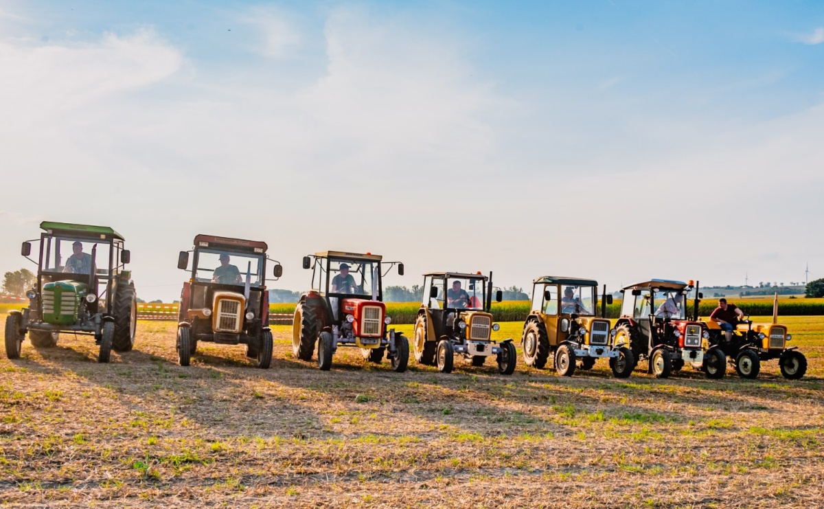 Zmagania rolniczych potworów w Bolesławiu! Traktory na start podczas dożynek gminnych - Serwis informacyjny z Raciborza - naszraciborz.pl