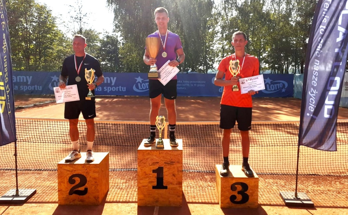 Strażacka rywalizacja w tenisie. Komendant z Raciborza na podium - Serwis informacyjny z Raciborza - naszraciborz.pl