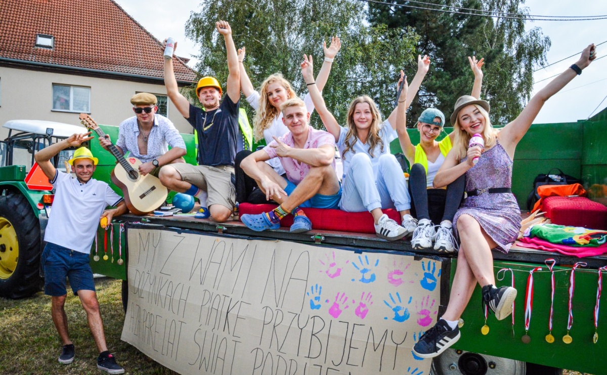 Dożynki w Samborowicach – kolorowy korowód i rodzinna zabawa [FOTO i WIDEO] - Serwis informacyjny z Raciborza - naszraciborz.pl