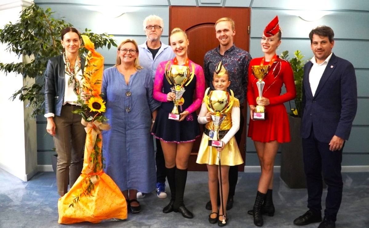 Mistrzynie świata mażoretek gościły u prezydenta - Serwis informacyjny z Raciborza - naszraciborz.pl