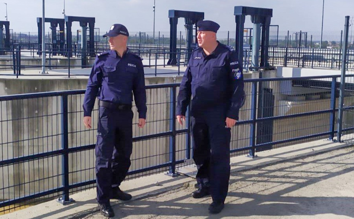 Policjanci chronią zbiornik Racibórz. Odwiedził ich zastępca komendanta wojewódzkiego - Serwis informacyjny z Raciborza - naszraciborz.pl