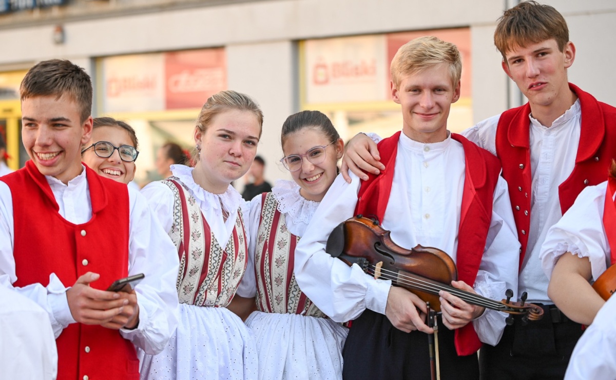 Raciborska parada folkloru na 70. urodziny Strzechy [FOTO i WIDEO] - Serwis informacyjny z Raciborza - naszraciborz.pl