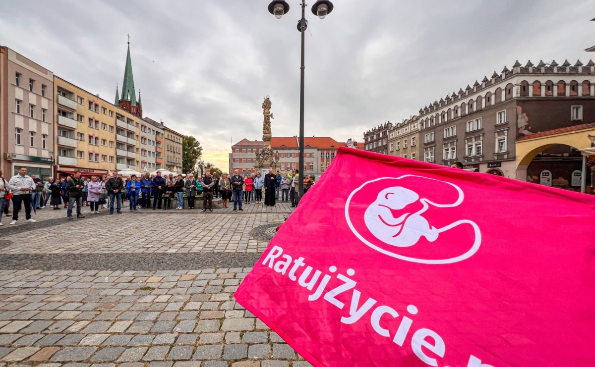 Kolejny publiczny różaniec w Raciborzu o zatrzymanie aborcji - Serwis informacyjny z Raciborza - naszraciborz.pl