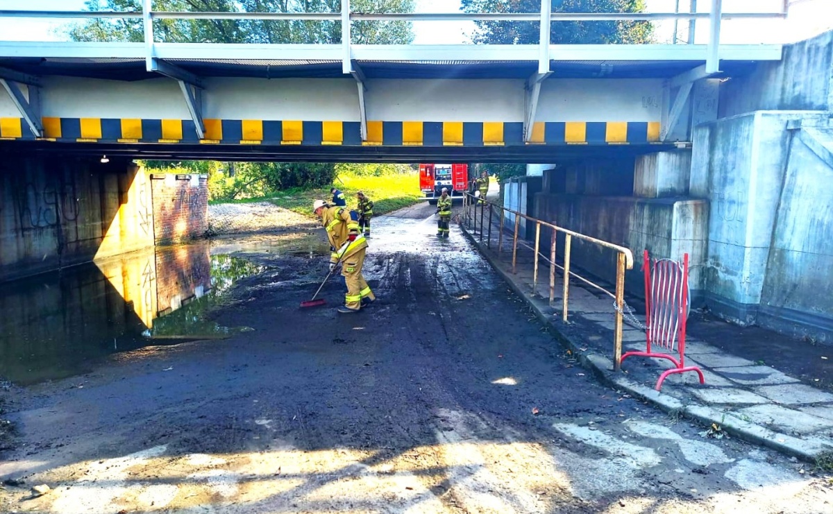 Raport 998. Błoto w Kuźni Raciborskiej. Zapach widmo w mieszkaniu przy Wojska Polskiego - Serwis informacyjny z Raciborza - naszraciborz.pl