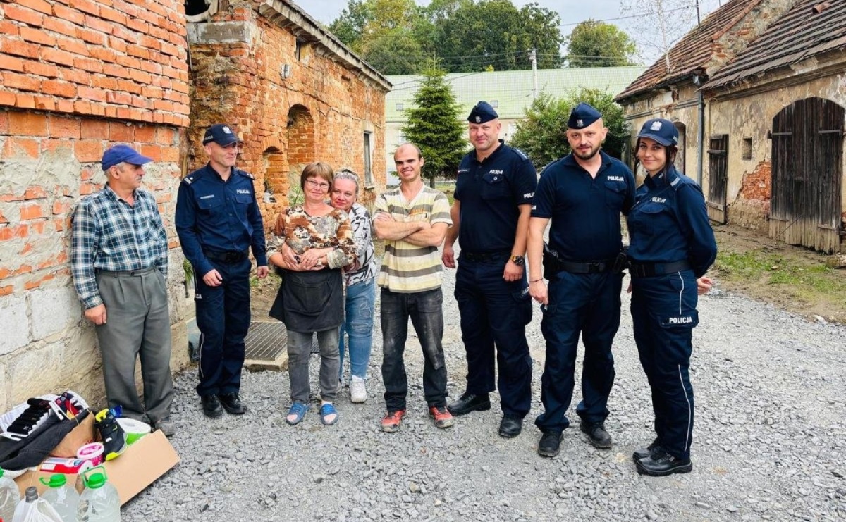 Raciborscy policjanci zorganizowali zbiórkę dla powodzian - Serwis informacyjny z Raciborza - naszraciborz.pl