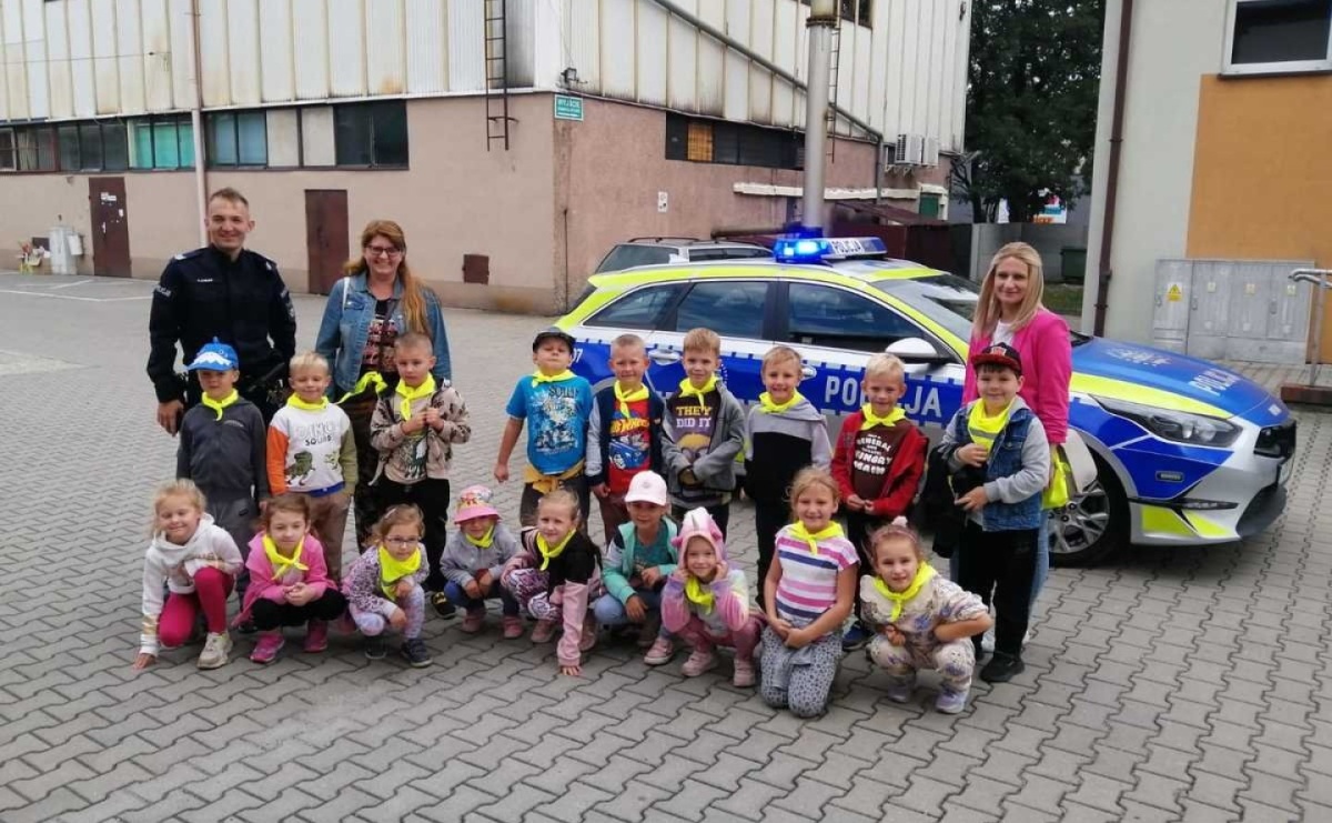 Przedszkolaki z wizytą na posterunku w Pietrowicach Wielkich - Serwis informacyjny z Raciborza - naszraciborz.pl