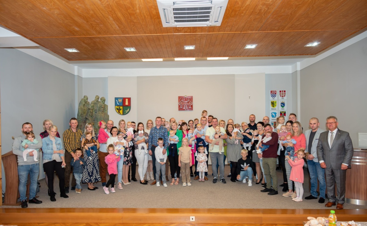 Nowi mieszkańcy gminy Krzyżanowice oficjalnie powitani - Serwis informacyjny z Raciborza - naszraciborz.pl