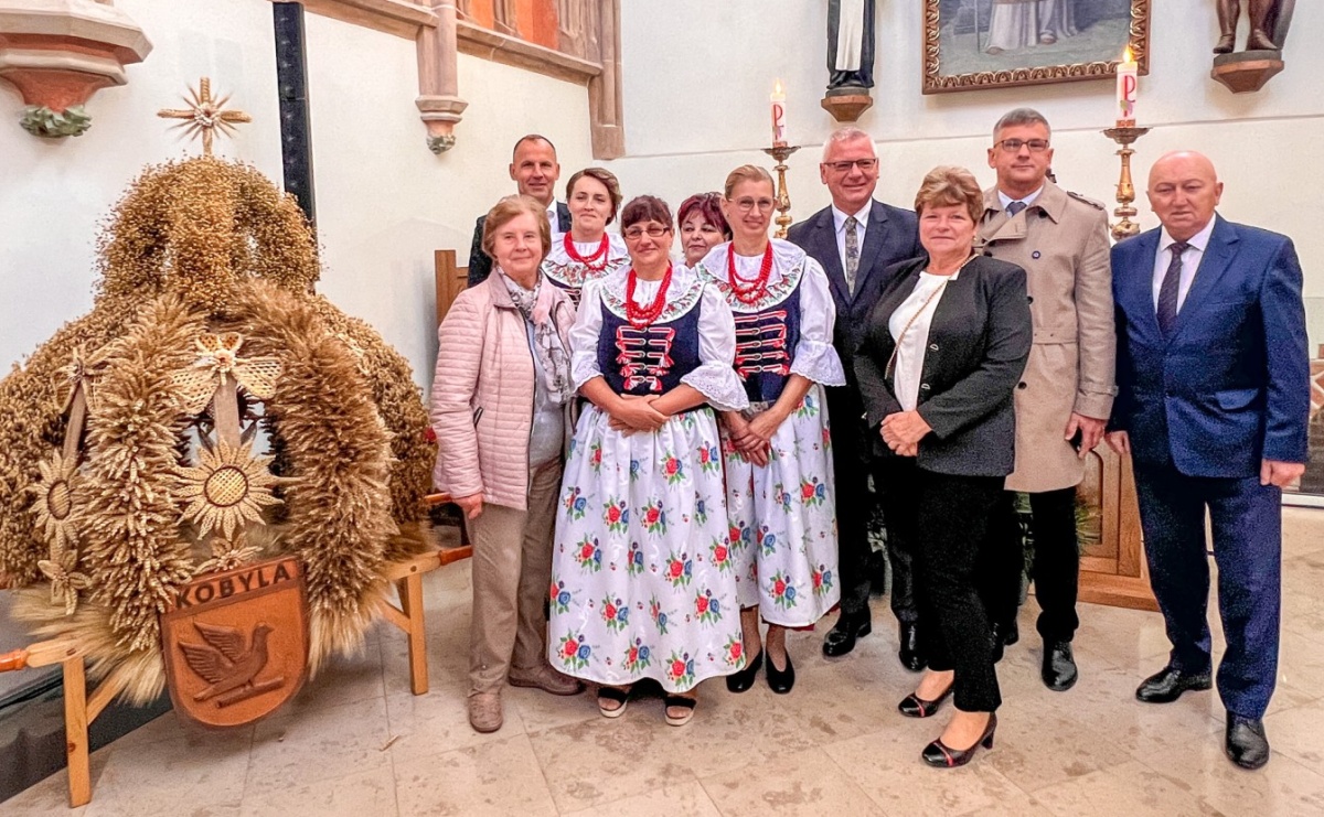 Msza dożynkowa na raciborskim zamku z najładniejszą koroną żniwną w powiecie - Serwis informacyjny z Raciborza - naszraciborz.pl