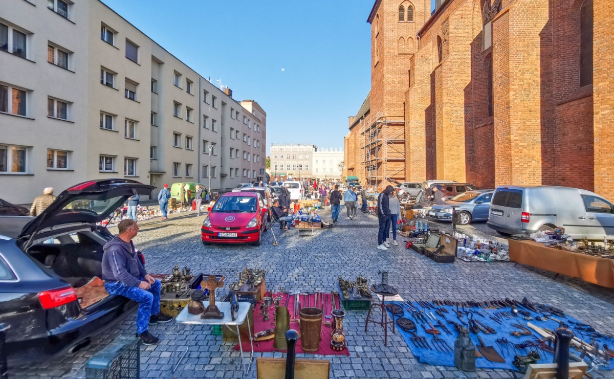 Raciborski targ staroci: kontrowersje wokół miejsca dla sprzedawców - Serwis informacyjny z Raciborza - naszraciborz.pl