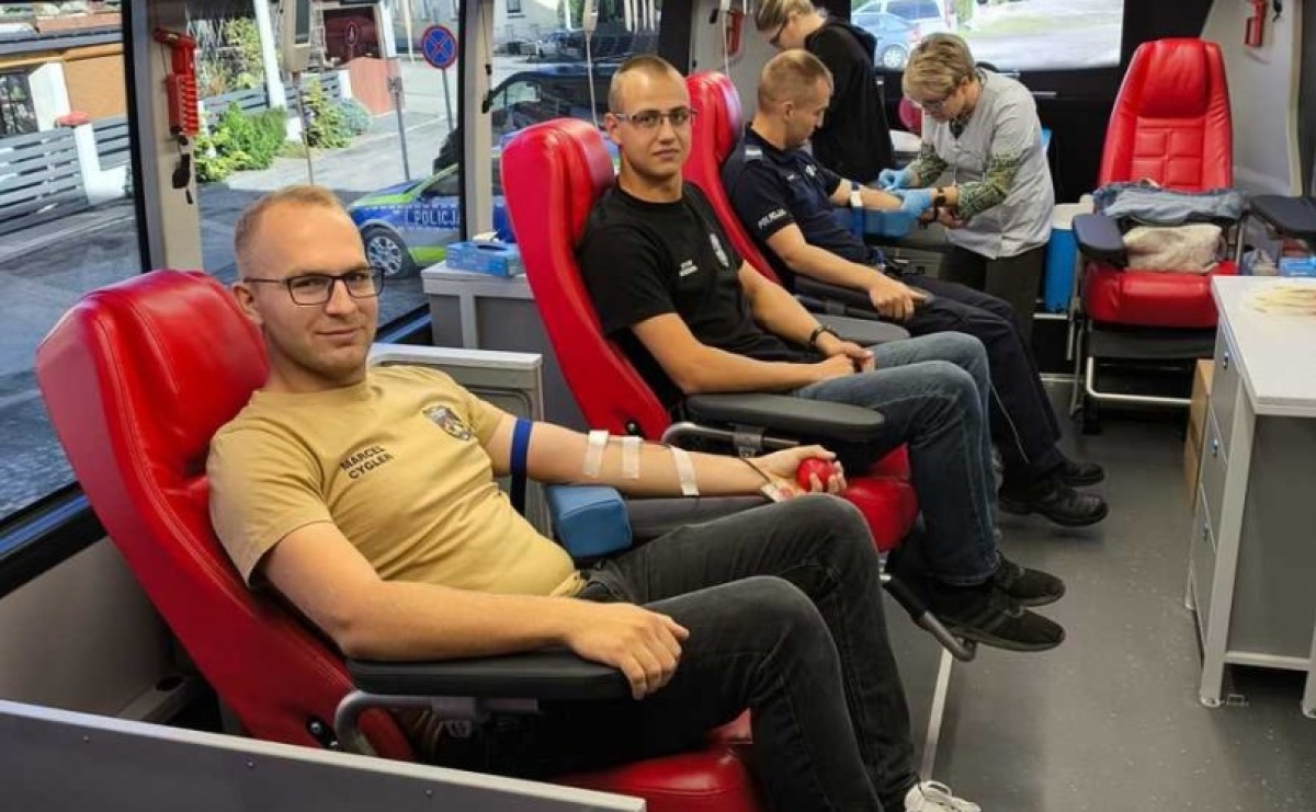 Policjanci i strażacy oddawali krew - Serwis informacyjny z Raciborza - naszraciborz.pl