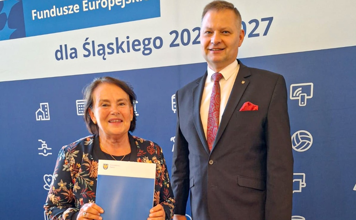 Wręczenie listu gratulacyjnego dla Stowarzyszenia PERSONA i PUP Racibórz - Serwis informacyjny z Raciborza - naszraciborz.pl