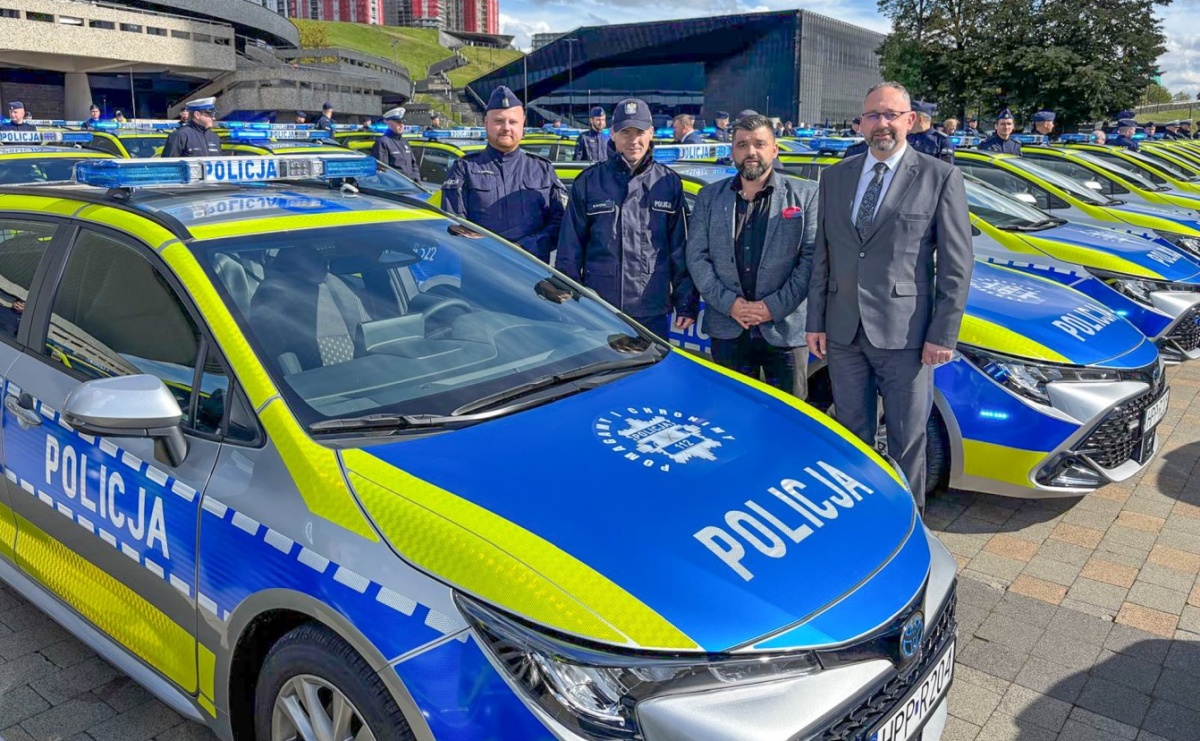 Burmistrz, wójt i komendant w nowiutkich toyotach - Serwis informacyjny z Raciborza - naszraciborz.pl